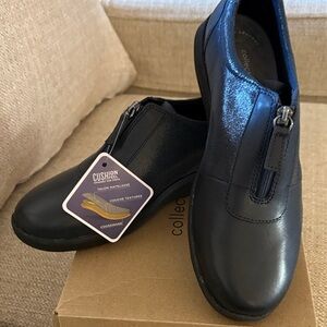 Clarks NEW Navy partial leather Kayleigh Sail. Size 9M, super comfortable flats